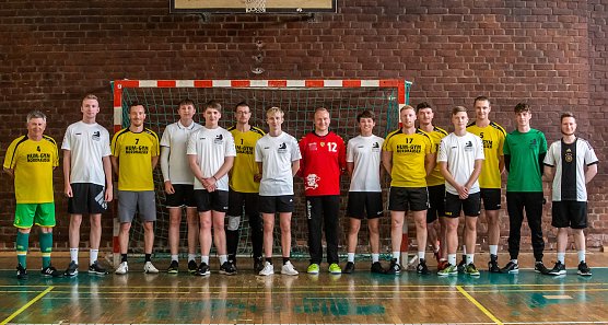 Gruppenbild der beiden Mannschaften (Foto: M.Bossog)