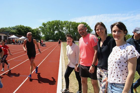Der F&ouml;rderverein des Hallenser Uniklinikums war mit der Vorsitzenden Heike Grasse, dem Vereinsgr&uuml;nder Wolfgang Aldag und den Doktorinnen Ulrike Issa und Christiane Ludwig vertreten (Foto: agl)