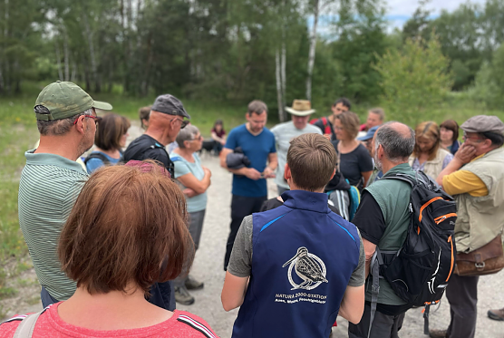 Exkursion zwischen Aue und Moor in Bad Kloster Lausnitz (Foto: NABU) Exkursion zwischen Aue und Moor in Bad Kloster Lausnitz (Foto: NABU)