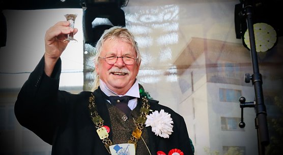 Nune &auml;sse aber Schluss! - Winfried Schmitt stand heute das letzte mal als Professor Zwanziger auf der B&uuml;hne (Foto: agl)