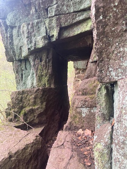 Durch das Nadelöhr bei Ilfeld kann man heute noch krauchen (Foto: Tim Schäfer) Durch das Nadelöhr bei Ilfeld kann man heute noch krauchen (Foto: Tim Schäfer)