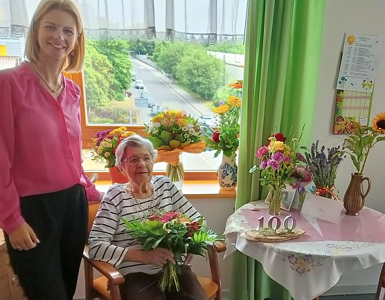 Glückwünsche zum 100. Geburtstag gab es auch aus dem Rathaus (Foto: Stadt Nordhausen) Glückwünsche zum 100. Geburtstag gab es auch aus dem Rathaus (Foto: Stadt Nordhausen)