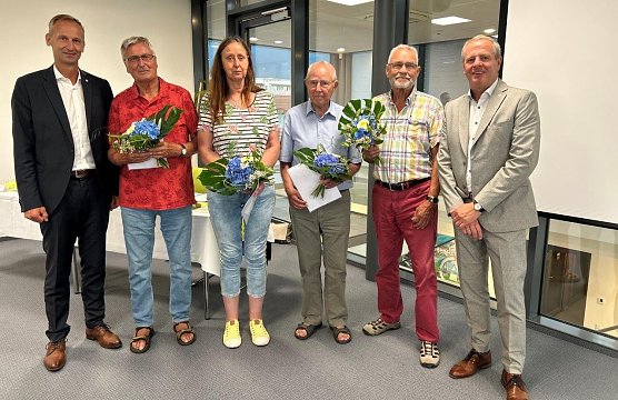 Die Vorst&auml;nde bedanken sich bei ausgeschiedenen Vertretern (Foto: WBG)