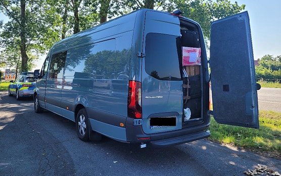 Dieses rumänische Fahrzeug war stark überladen (Foto: Autobahnpolizei) Dieses rumänische Fahrzeug war stark überladen (Foto: Autobahnpolizei)