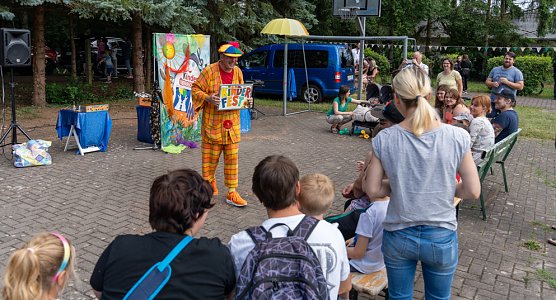 Viel Spaß mit Clown und anderen Attraktionen beim gestrigen Fest (Foto: S.Tetzel) Viel Spaß mit Clown und anderen Attraktionen beim gestrigen Fest (Foto: S.Tetzel)