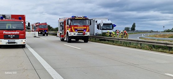 Siebenstündige Sperrung der a 38 mit kilometerlangem Stau gestern (Foto: Feuerwehr Sundhausen) Siebenstündige Sperrung der a 38 mit kilometerlangem Stau gestern (Foto: Feuerwehr Sundhausen)