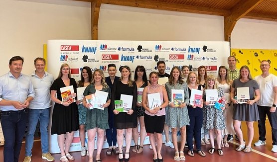 Die neuen Übungsleiter erhelltem ihre Zertifikate (Foto: KSB) Die neuen Übungsleiter erhelltem ihre Zertifikate (Foto: KSB)