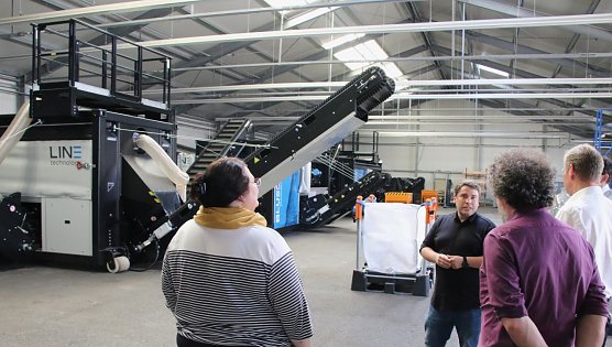 Der gro&szlig;e Wurf: das ThIWert verf&uuml;gt seit M&auml;rz &uuml;ber eine eigene mobile Recyclinganlage zur Materialtrennung (Foto: agl)