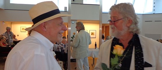 Gerd Mackensen - mal mit Hut, mal mit Schirmm&uuml;tze - hier im Gespr&auml;ch mit dem 2017 verstorbenen Klaus-Dieter Kerwitz. Vielleicht plaudern beide jetzt in einer anderen Sp&auml;re? (Foto: nnz)