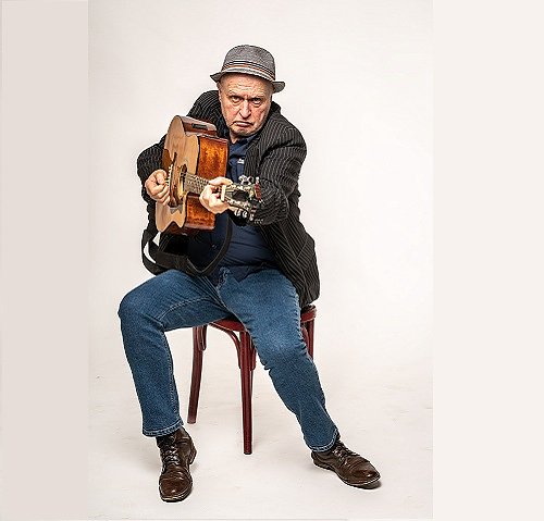 Heinz Klever kommt in die Traditionsbrennerei (Foto: Echte Nordhäuser Traditionsbrennerei) Heinz Klever kommt in die Traditionsbrennerei (Foto: Echte Nordhäuser Traditionsbrennerei)