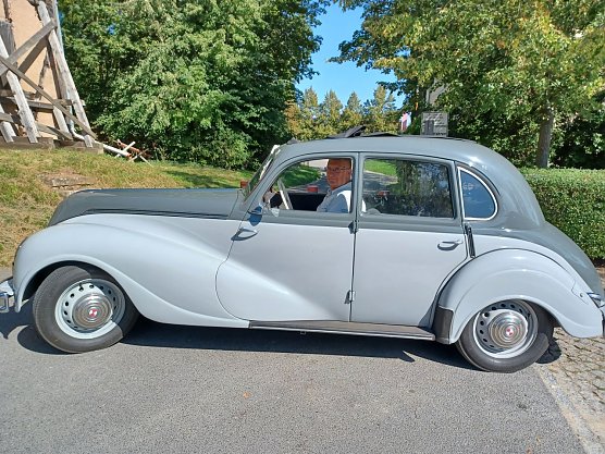 Der Schmetterling ist geschlüpft (Foto: Hubert Rein) Der Schmetterling ist geschlüpft (Foto: Hubert Rein)