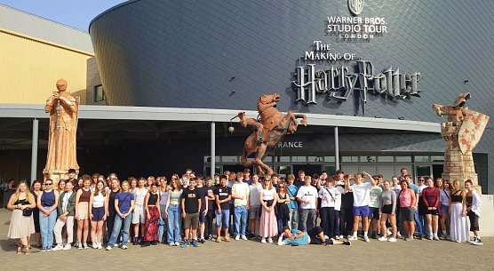 Besuch bei "Harry Potter" (Foto: Humboldt-Gymnasium) Besuch bei "Harry Potter" (Foto: Humboldt-Gymnasium)