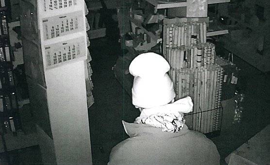 Screenshot der &Uuml;berwchungskamera vom T&auml;ter (Foto: Polizei)