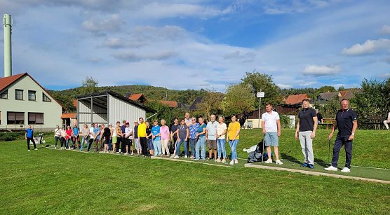 Karatekas besuchten die Golfer in Neustadt (Foto: S.Schröter) Karatekas besuchten die Golfer in Neustadt (Foto: S.Schröter)