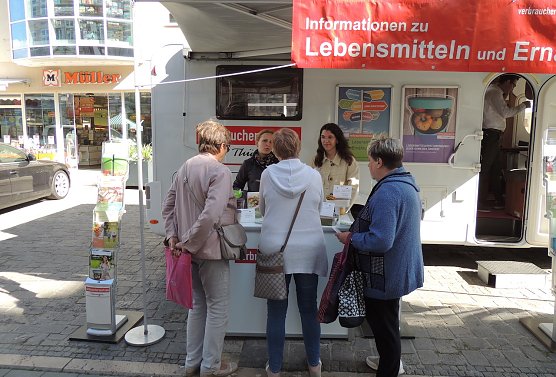 Infomobil der Verbraucherzentrale Thüringen (Foto: Verbraucherzentrale Thüringen) Infomobil der Verbraucherzentrale Thüringen (Foto: Verbraucherzentrale Thüringen)