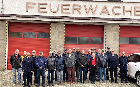 Ehemalige Feuerwehrleute nehmen Abschied von ihrer Wache (Foto: oas)