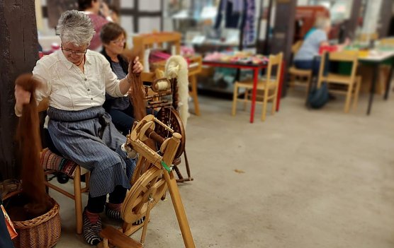 Hier wird gesponnen (Foto: S. Schr&ouml;der)