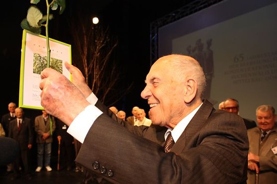 Mahnen und Erinnern (Foto: P. Grabe) Mahnen und Erinnern (Foto: P. Grabe)