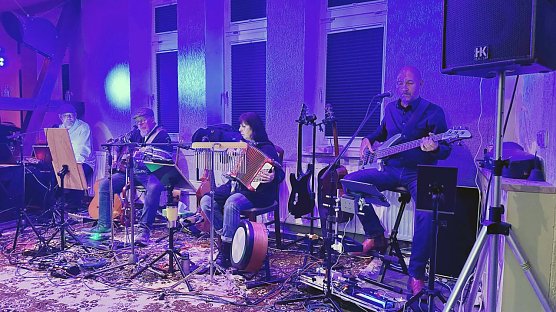 Bluebird in der Jazzmangel (Foto: Holger Gonska) Bluebird in der Jazzmangel (Foto: Holger Gonska)