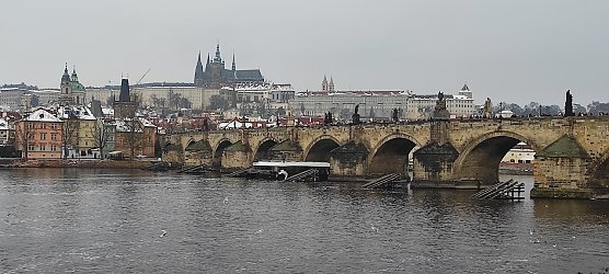 Karlsbrücke in Prag am 2.Advent (Foto: Dirk Förster aus Nordhausen) Karlsbrücke in Prag am 2.Advent (Foto: Dirk Förster aus Nordhausen)