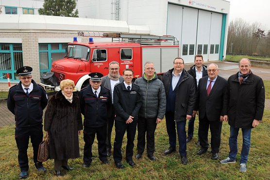 L&ouml;schgruppenfahrzeug LF16-TS der Marke Mercedes-Benz (im Hintergrund) l&ouml;scht nun in der Ukraine (Foto: Landratsamt Nordhausen)