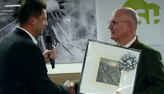 Zum Abschied gab es einen "Kerwitz" der Klinik-Leitung. (Foto: nnz)