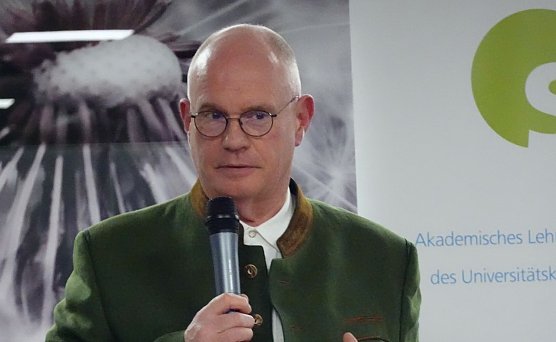 Matthias Beintker dankte allen Weggef&auml;hrten, die ihn in den zur&uuml;ckliegenden 22 Jahren begleitet hatten. (Foto: nnz)