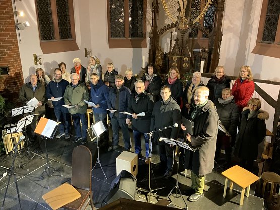 Am kommenden Donnerstag freut man sich in der Ilfedler Kirche auf das Weihnachtskonzert der Ch&ouml;re (Foto: Christine Heimrich)