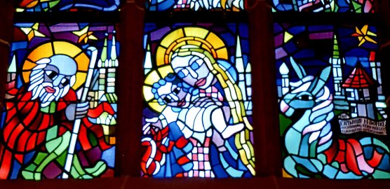 Auf der Flucht aus &Auml;gypten Buntglasfebster in der Blasiikirche (Foto: H.Kneffel)