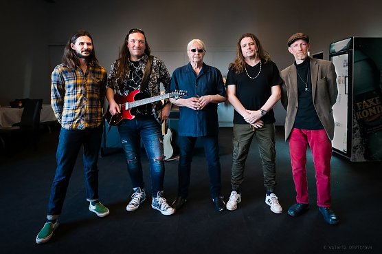 Ian Paice (Mitte) mit der Band Purpendicular (Foto: Direct-Booking-Berlin/Tekknobase Prod.)