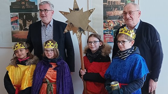 Sternsinger in der CDU-Kreiszentrale (Foto: K.Linsel) Sternsinger in der CDU-Kreiszentrale (Foto: K.Linsel)