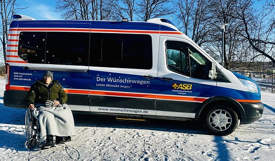 Siegfried fuhr mit dem Wünschewagen zum Brocken (Foto: Seniorenwerk ) Siegfried fuhr mit dem Wünschewagen zum Brocken (Foto: Seniorenwerk )