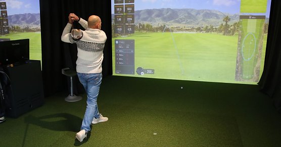 Der Neust&auml;dter Golfverein hat heute seine Indoor-Anlage eingeweiht (Foto: agl)