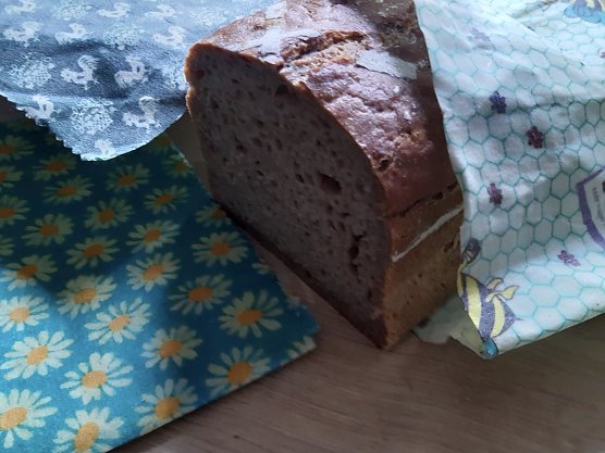 Brotpapier aus Bienenwachs (Foto: Frank Tuschy) Brotpapier aus Bienenwachs (Foto: Frank Tuschy)