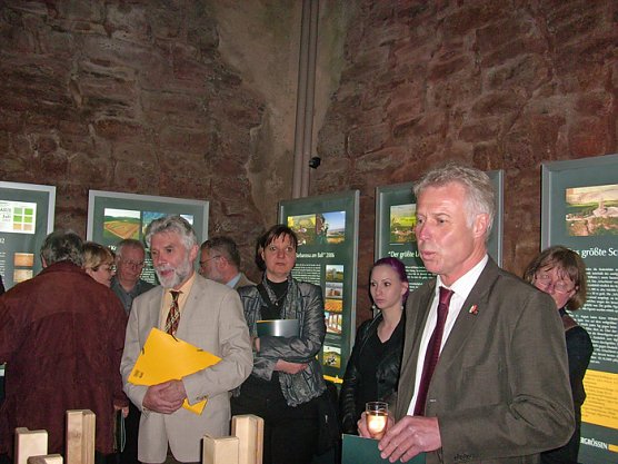 Henriette pickt am Kyffhäuser (Foto: Karl-Heinz Herrmann) Henriette pickt am Kyffhäuser (Foto: Karl-Heinz Herrmann)