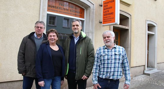 Wollen f&uuml;r die B&uuml;rgerliste S&uuml;dharz wieder in den Kreistag,v.l.: J&uuml;rgen Vopel, Angela Simmen, Kai Buchmann und Kai Liebig (Foto: agl)