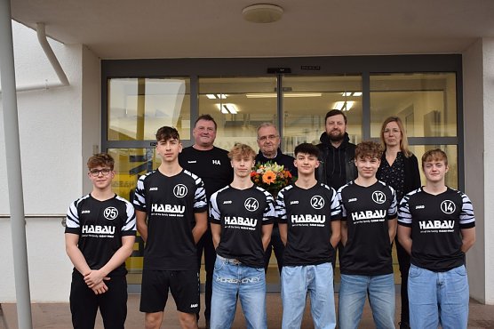 Neue Trikots f&uuml;r den Handballnachwuchs (Foto: M.Keilholz)