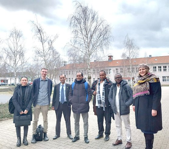 Vertreter der Jimma University, des DBFZ und der HSN w&auml;hrend der Campusf&uuml;hrun (Foto: Jenny Ettrich, Rio Rathje)