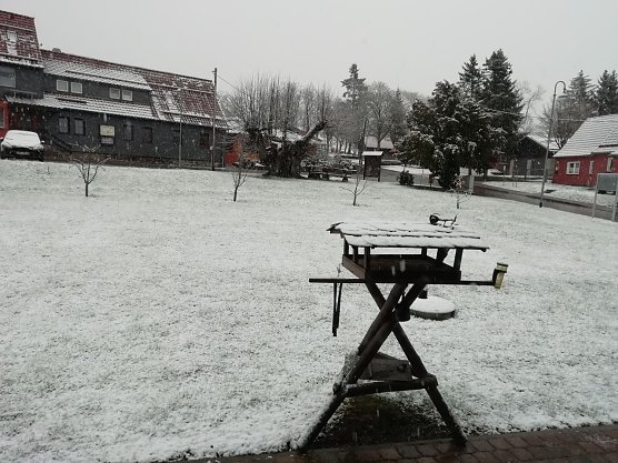 In Sophienhof kam gestern der Winter noch einmal zurück (Foto: W. Jörgens) In Sophienhof kam gestern der Winter noch einmal zurück (Foto: W. Jörgens)