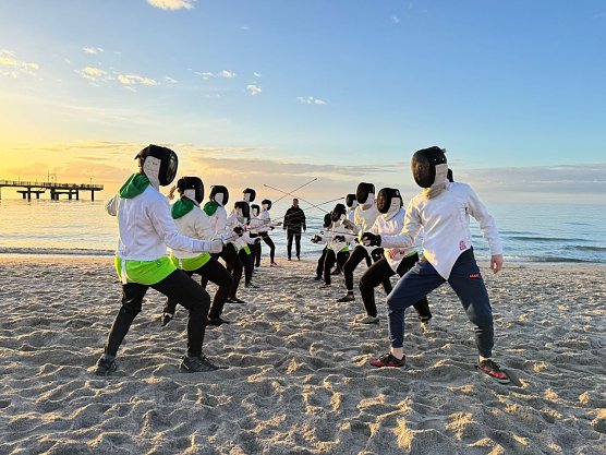 Die Nordhäuser Fechter an der See (Foto: Susanne Nikoleizig) Die Nordhäuser Fechter an der See (Foto: Susanne Nikoleizig)
