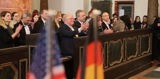 In der Blasiikirche kamen gestern auf Einladung des Humboldt-Gymnasiums drei Nationen zusammen (Foto: agl)