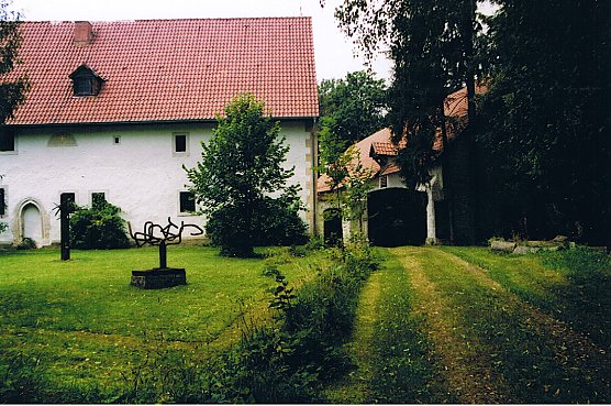 Utterode, Eingang in den Vierseitenhof (Foto: H.Kneffel) Utterode, Eingang in den Vierseitenhof (Foto: H.Kneffel)