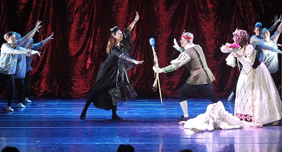 Das Tanzstudio Radeva tritt wieder im Theater auf (Foto: Radeva) Das Tanzstudio Radeva tritt wieder im Theater auf (Foto: Radeva)