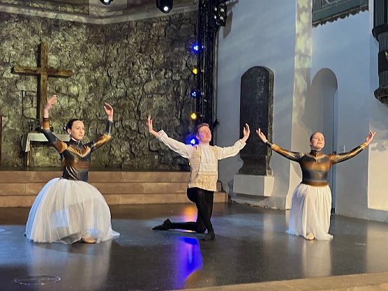 Getanzte Gl&uuml;ckw&uuml;nsche zum 30igsten Jubil&auml;um des Lions Club Nordhausen (Foto: Heide Wernig)