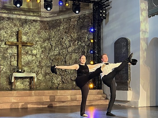 Getanzte Gl&uuml;ckw&uuml;nsche zum 30igsten Jubil&auml;um des Lions Club Nordhausen (Foto: Heide Wernig)