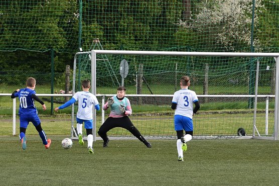 Mit Kantersieg zur Tabellenf&uuml;hrung (Foto: Claudia Mi&szlig;bach)