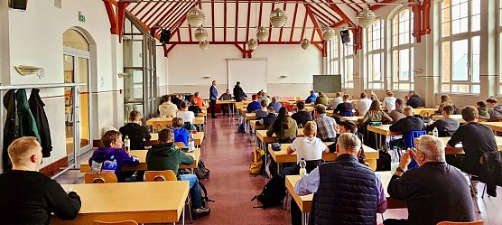 Fischereiprüfung in der Aula des Herder-Gymnasiums (Foto: Pressestelle Landratsamt) Fischereiprüfung in der Aula des Herder-Gymnasiums (Foto: Pressestelle Landratsamt)