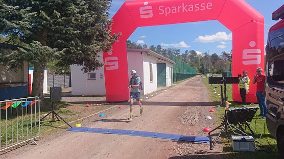 Nach vier Stunden und einer Minute kam Frank Merrbach als Erster in Nordhausen an (Foto: agl) Nach vier Stunden und einer Minute kam Frank Merrbach als Erster in Nordhausen an (Foto: agl)