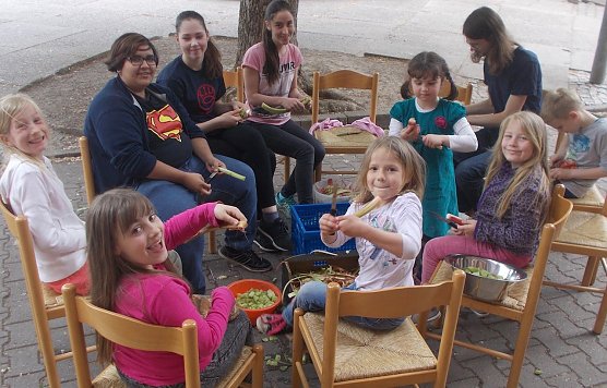 Rhabarber Aktionstag (Foto: Frank Tuschy-KILA Nordhausen) Rhabarber Aktionstag (Foto: Frank Tuschy-KILA Nordhausen)