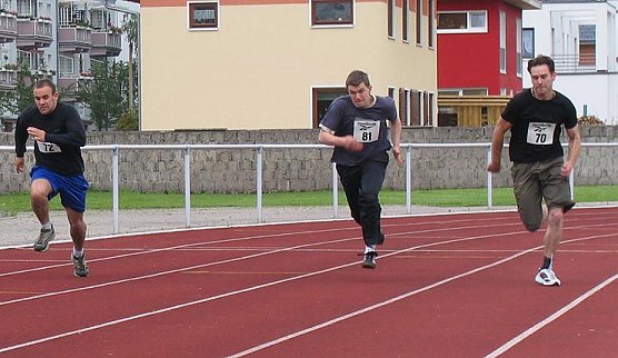 Jeweils drei Bewerber stellten sich im Kurzstreckenlauf auf dem Hohekreuz-Sportplatz (Foto: psv)